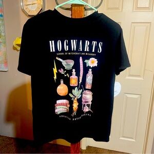 NWT Wizardly world of Harry Potter tee shirt. Size small